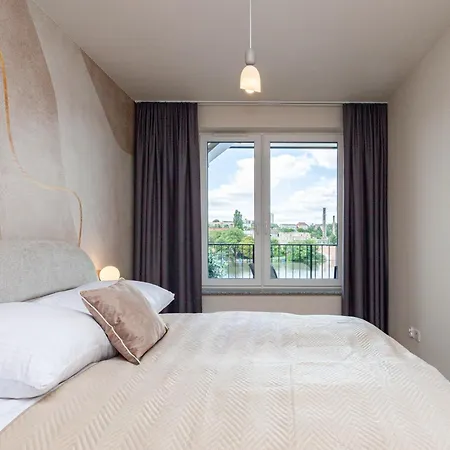 Apartly- Riverview With Balcony & Parking * シュチェチン