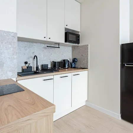 Apartly- Riverview With Balcony & Parking *
