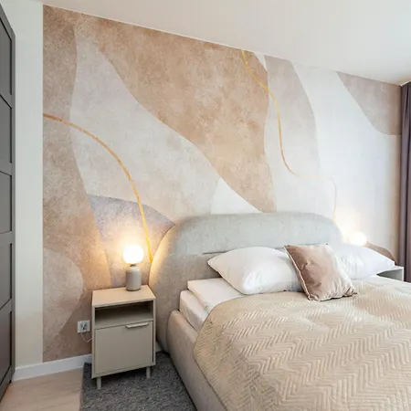 Apartly- Riverview With Balcony & Parking