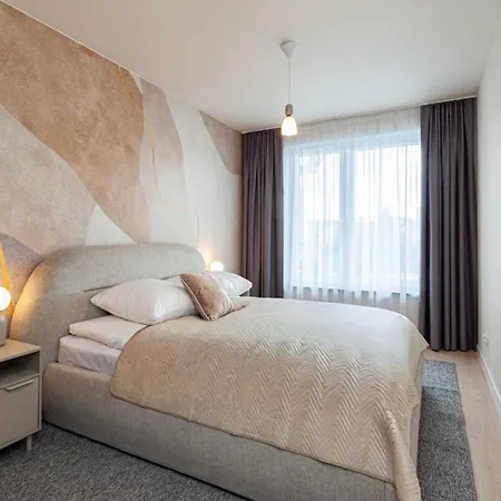 Apartly- Riverview With Balcony & Parking *