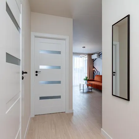 Apartly- Riverview With Balcony & Parking *